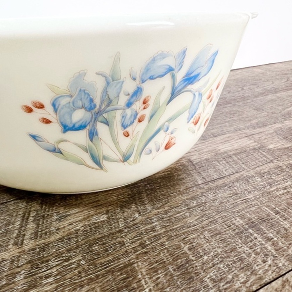 Vintage Pyrex Blue Iris 3 Cup 24 Oz Casserole Baking Dish w/ Handles England - Picture 2 of 6
